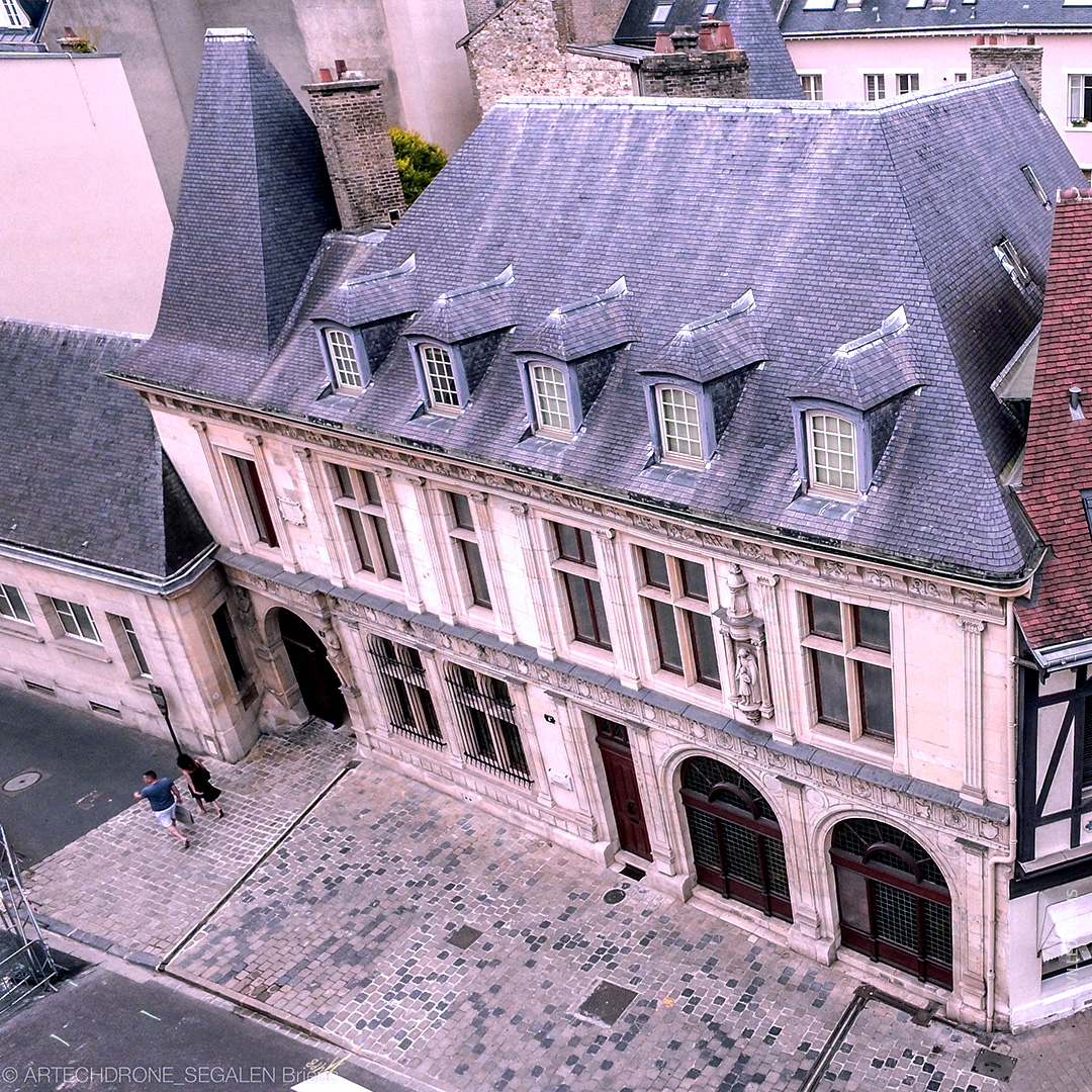 An aerial view of the De La Salle mansion. ©Artechdrone for Ville de Reims
