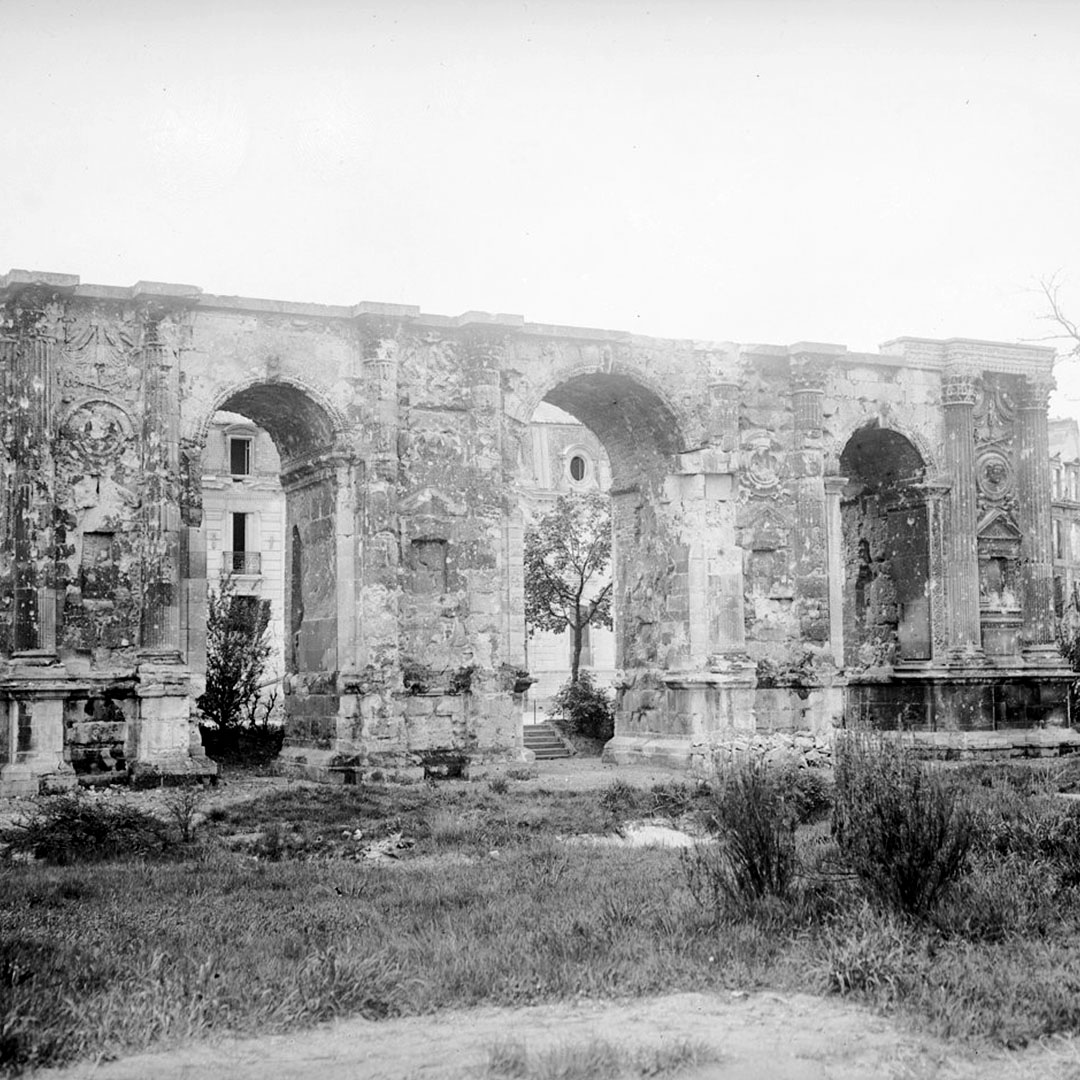 Die Porte de Mars nach den Bombardierungen von 1914. © BNF