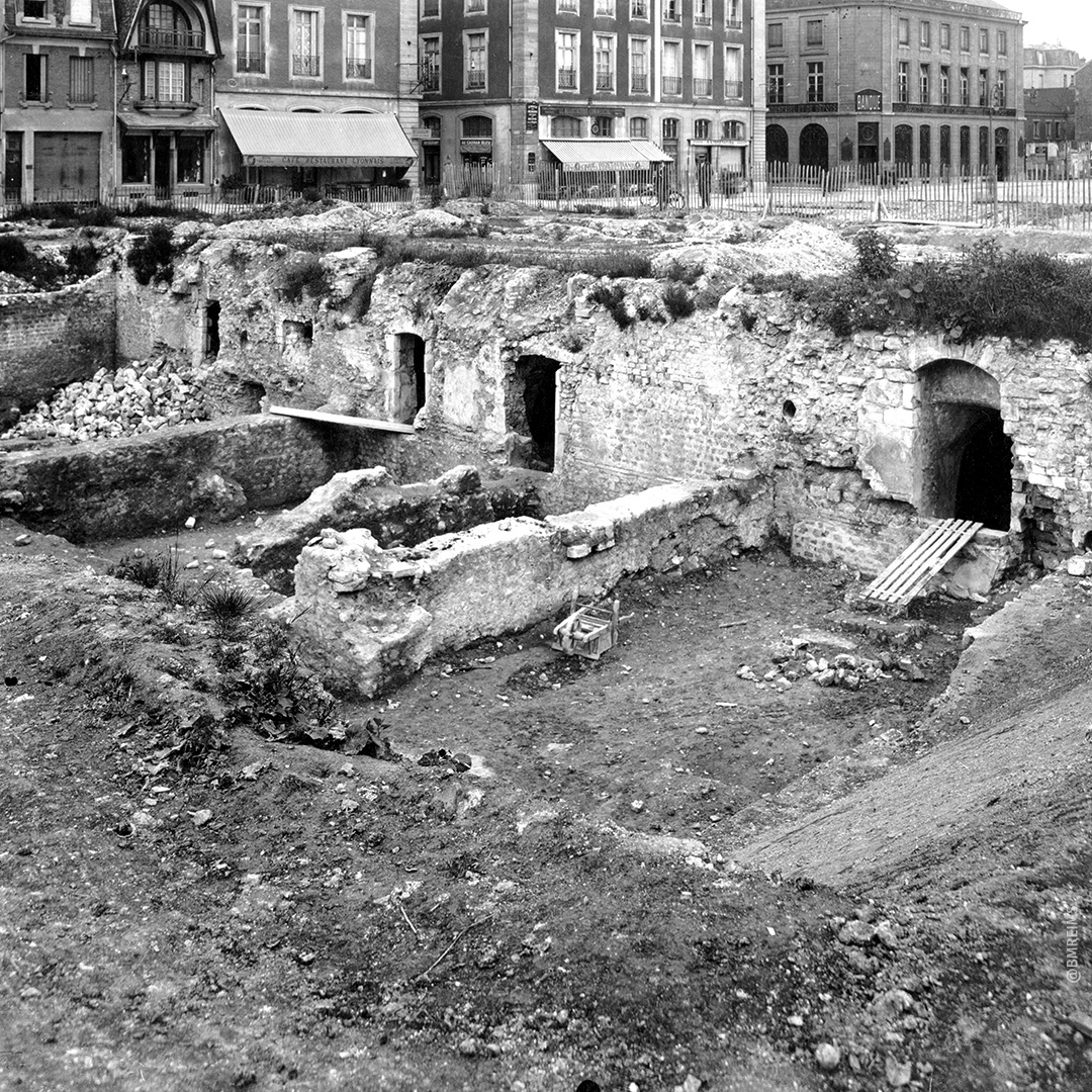 Ontdekking van de resten van de cryptoporticus tijdens werkzaamheden in 1922. ©Reims, BM