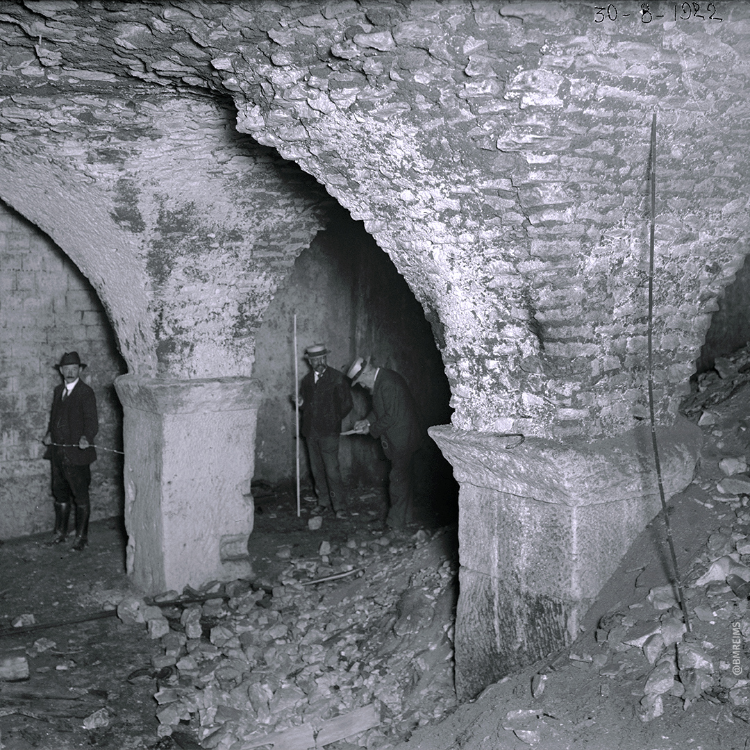 Découverte des vestiges du cryptoportique à l'occasion de travaux en 1922. ©Reims, BM