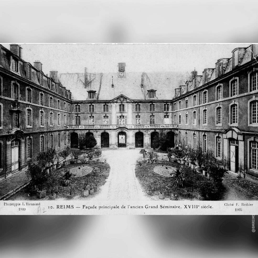 View of the internal courtyard in 1905. ©AMCR
