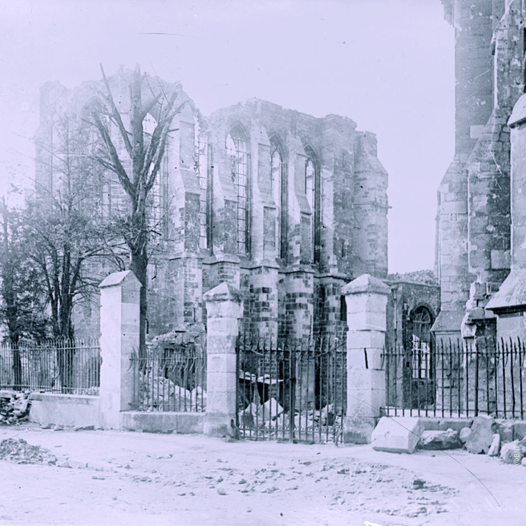Het Paleis van Tau na de bombardementen in 1914. ©BNF