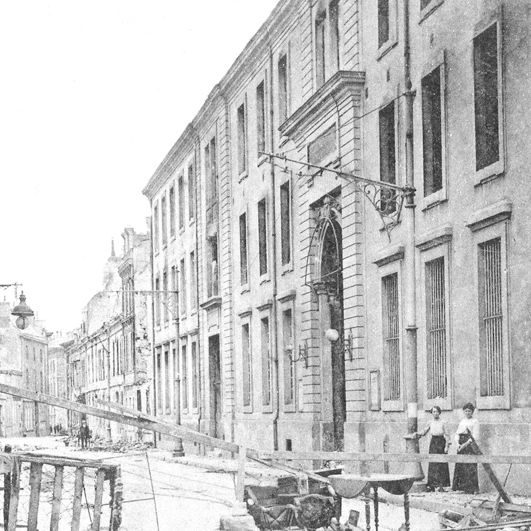 Das Collège Université nach den Bombardierungen von 1914. © AMR
