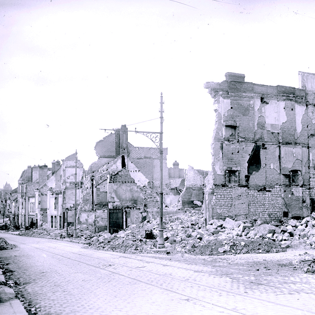 Rue du Barbâtre na de bombardementen in 1914. ©BNF