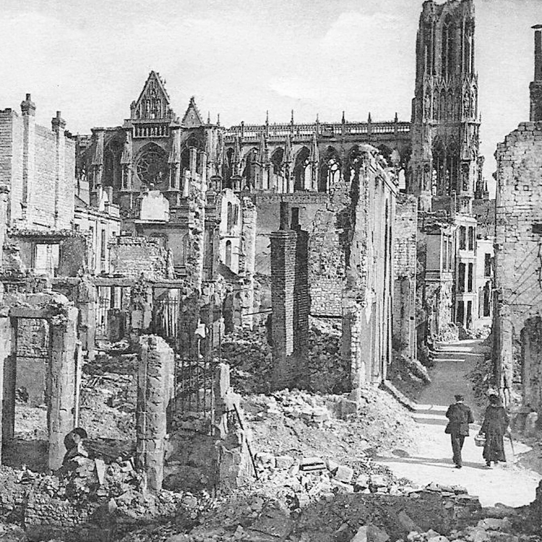 The ruins of the Cours Langlet after the First World War. ©AMCR