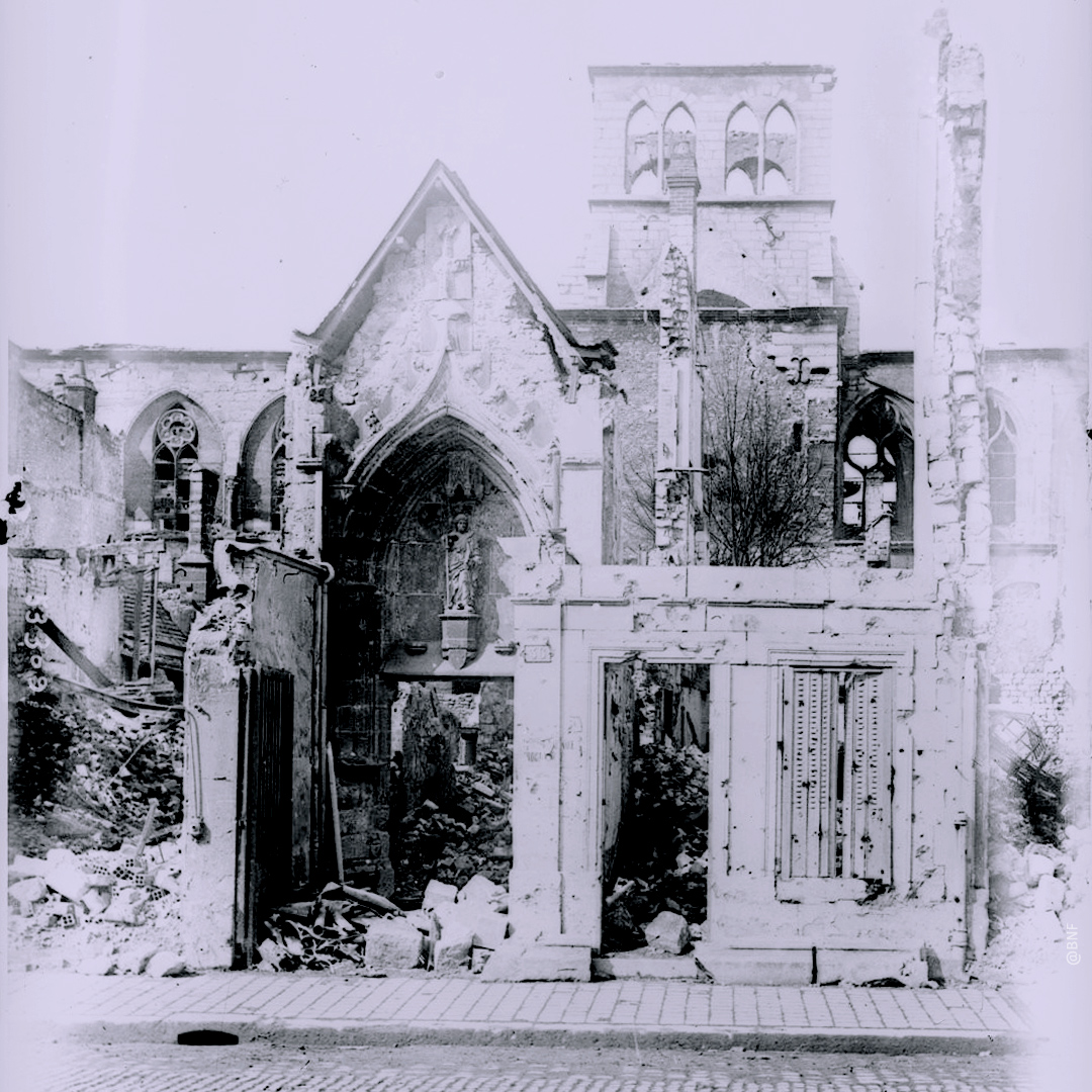 De Saint-Jacques-kerk na de bombardementen in 1914.  ©BNF