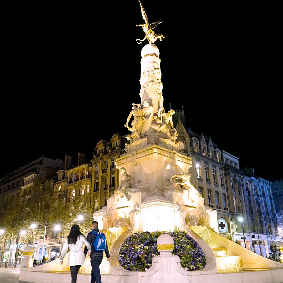The Subé fountain by night ©Ville de Reims