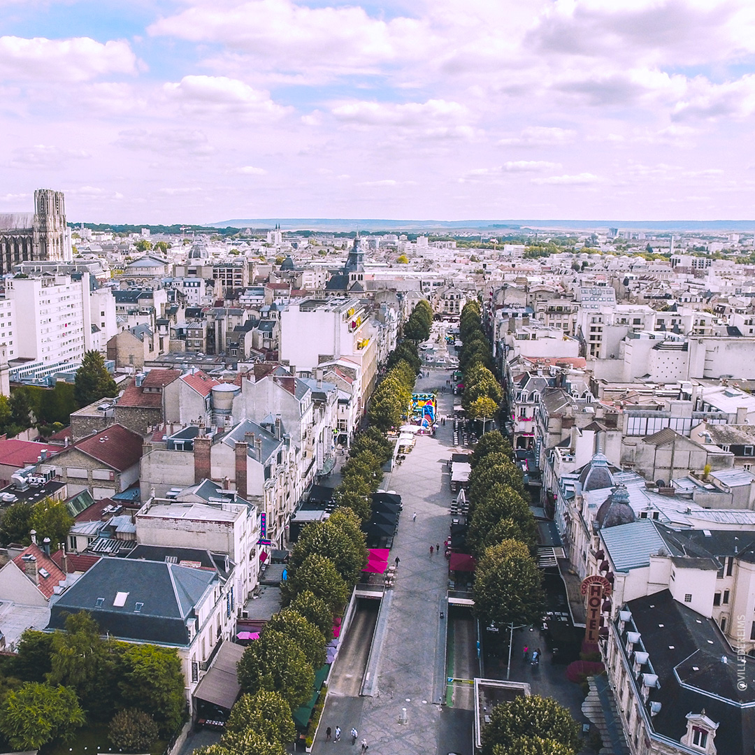 Place d'Erlon vandaag, luchtfoto. ©Artechdrone pour Ville de Reims
