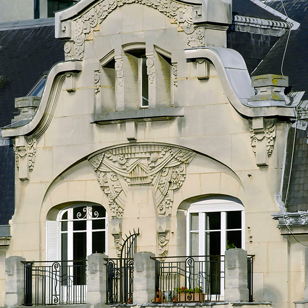 Fassade im Art-déco-Stil, 12 Place d‘Erlon. © Stadt Reims