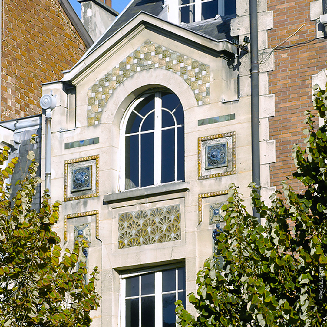 Fassade im Art-déco-Stil, 24 Place d‘Erlon. © Stadt Reims