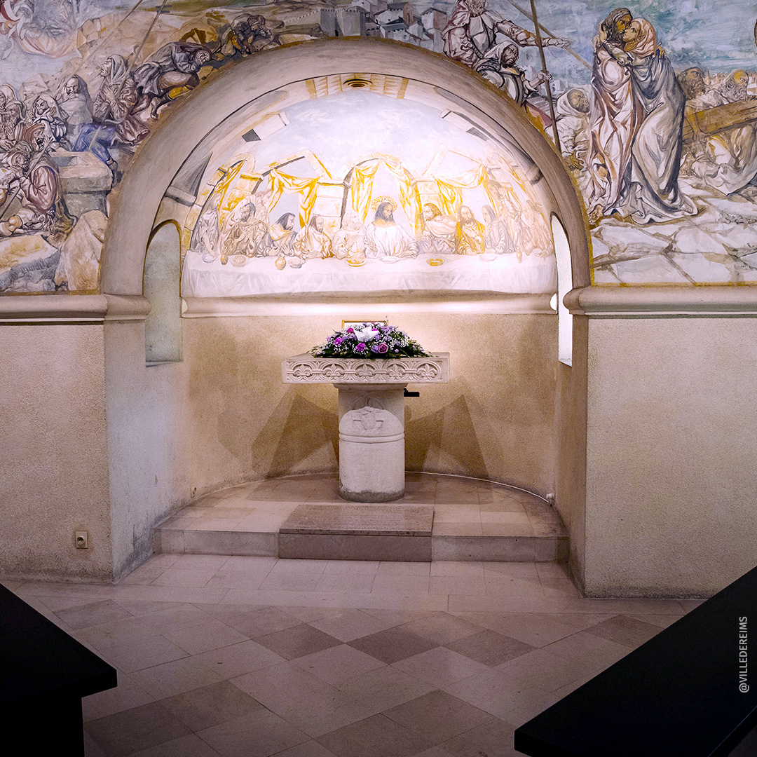 Intérieur recouvert de fresques représentant des passages de l'Histoire Sainte, peintes par Léonard Foujita. ©Ville de Reims
