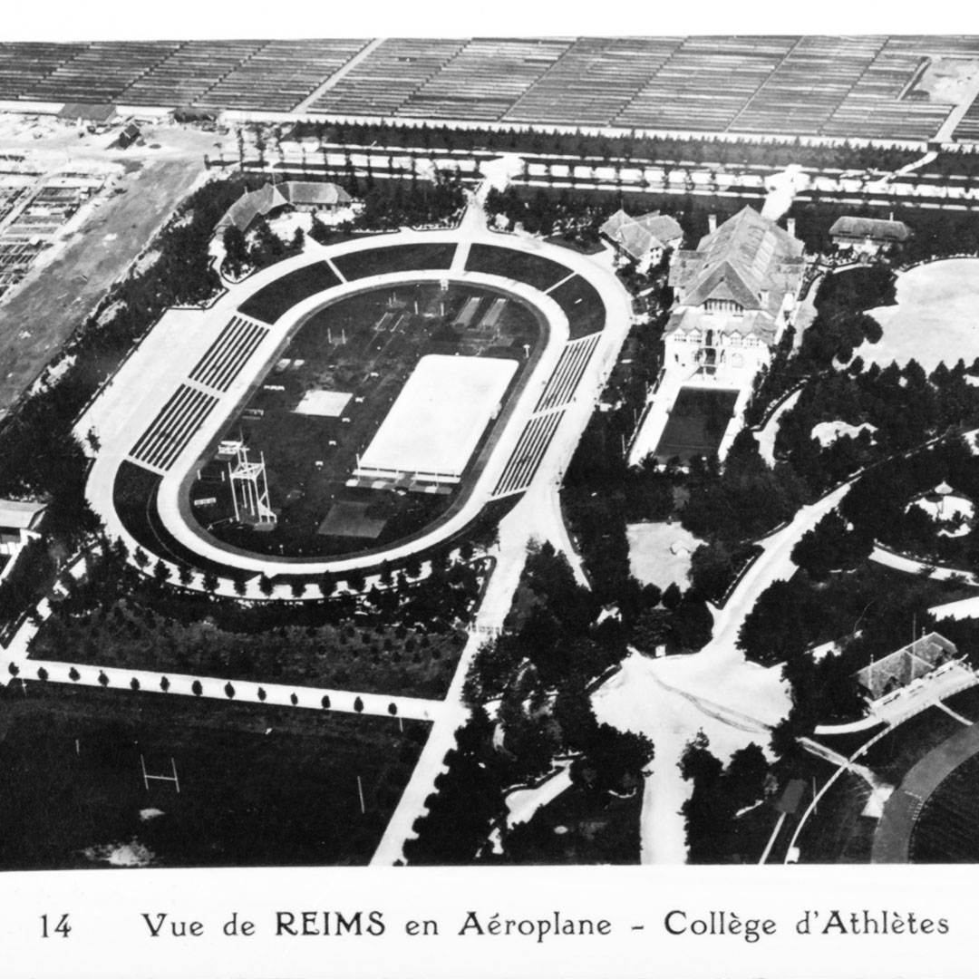 Collège d'athlètes au Parc Pommery (ancien nom du Parc de Champagne) au début du XXe siècle.  ©Reims, BM